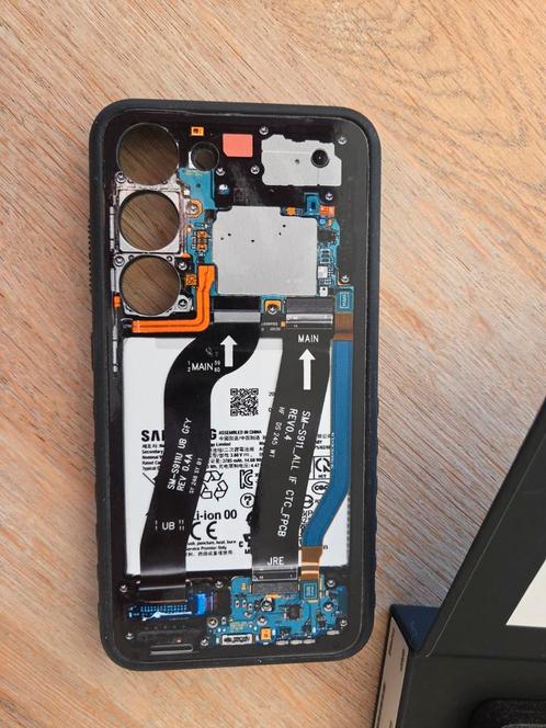 Samsung S23 cover Dbrand Grip Case - teardown skin, Telecommunicatie, Mobiele telefoons | Toebehoren en Onderdelen, Zo goed als nieuw