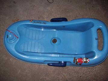 Slee  plastic  blauw   beschikbaar voor biedingen