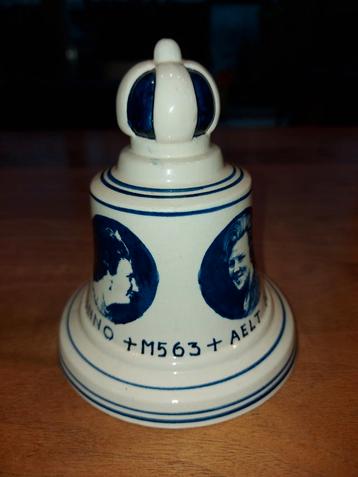 Delfts Blauw Bel met Portretten handgeschilderd beschikbaar voor biedingen