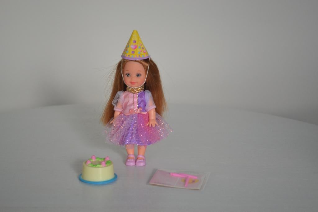 Barbie Kelly Club Birthday Party Liana (Mattel, 2002), Verzamelen, Poppen, Nieuw, Pop, Ophalen of Verzenden