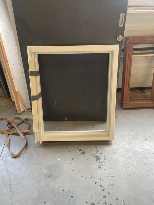 Hardhouten kozijn 995x855, Doe-het-zelf en Verbouw, Kozijnen en Schuifpuien, Zo goed als nieuw, Raamkozijn, Hout, Ophalen