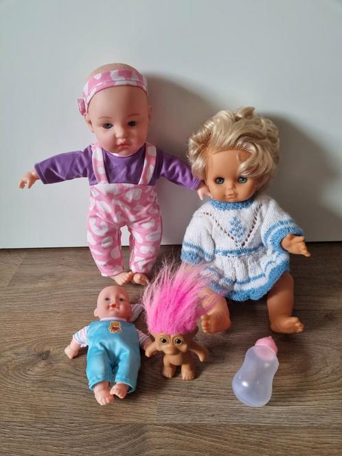 4 popjes. 2 kleine en 2 grote. Links bovenin is met geluid, Verzamelen, Poppen, Zo goed als nieuw, Pop, Ophalen of Verzenden