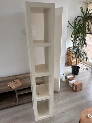 Witte Boekenkast met Planken beschikbaar voor biedingen