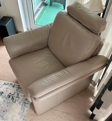 Fijne fauteuil beschikbaar voor biedingen