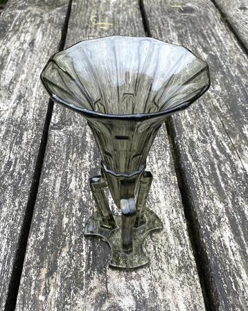Leuke Art Deco Vaas - antiek vintage glas Raket Rosice beschikbaar voor biedingen