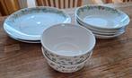 Kerst servies Blokker, 2 dinerborden 4 diepe borden 2 kommen, Ophalen of Verzenden, Zo goed als nieuw, Overige stijlen, Bord(en)