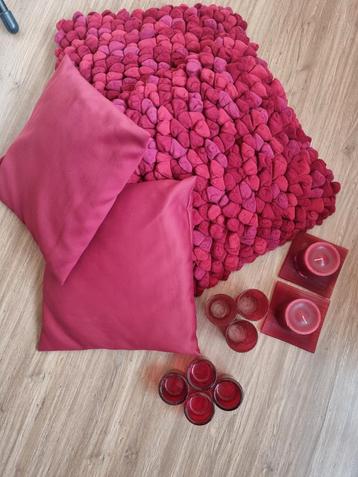 Bordeaux Rode Accessoires Set 4 kussens en kaarsen houders beschikbaar voor biedingen