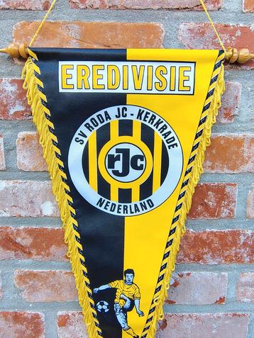 Roda JC Kerkrade 1980s prachtige 50cm vintage vaan beschikbaar voor biedingen