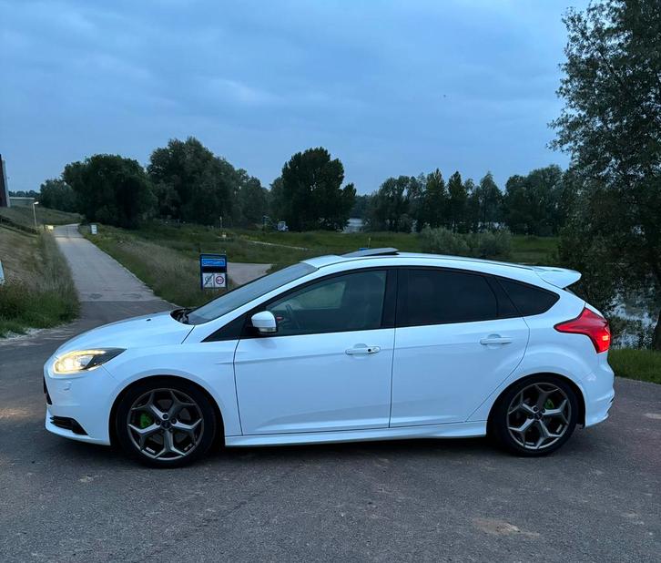 Ford Focus ST-3 – 250 pk – Apple CarPlay – goed onderhouden, Auto's, Ford, Particulier, Focus, ABS, Adaptive Cruise Control, Airbags