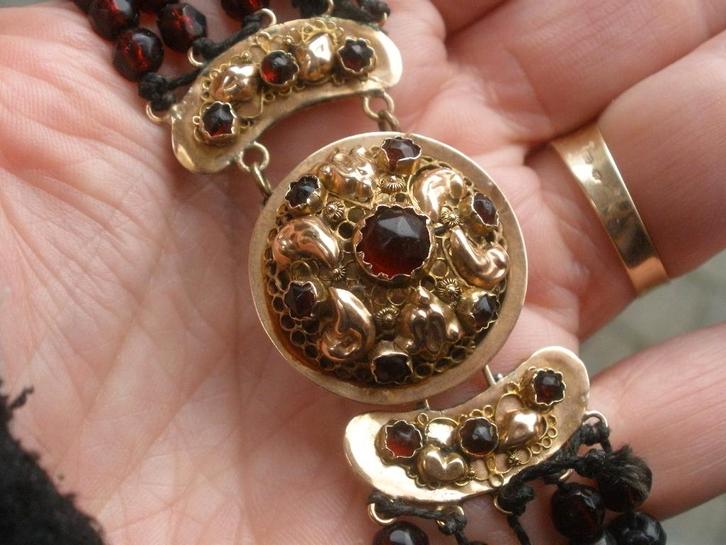 Zeeuwse Rouwketting Walcheren met Gouden slot en granaat 14k, Sieraden, Tassen en Uiterlijk, Antieke sieraden, Ketting, Goud, Met edelsteen