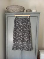 Zusss gebloemde rok L, Maat 42/44 (L), Ophalen of Verzenden, Zo goed als nieuw, Onder de knie