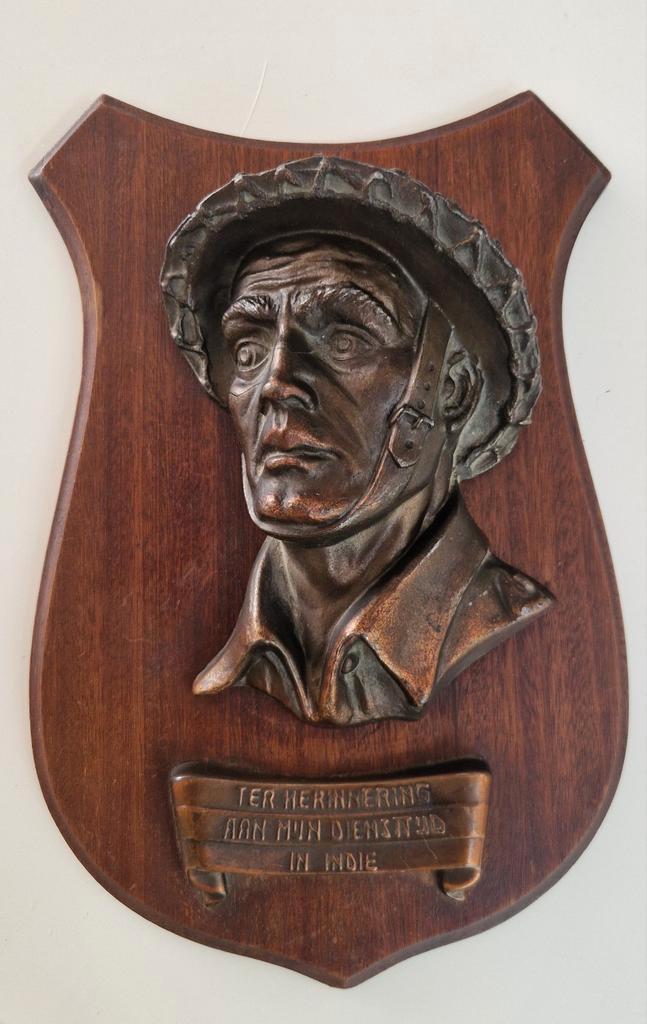 Herinnerings plaquette Ned Indië., Verzamelen, Militaria | Algemeen, Landmacht, Kunstobject, Nederland, Ophalen of Verzenden
