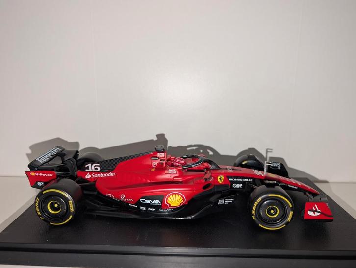 SCUDERIA FERRARI SF23 1:18 BBURAGO #16 CHARLES LECLERC, Hobby en Vrije tijd, Modelauto's | 1:18, Zo goed als nieuw, Auto, Bburago