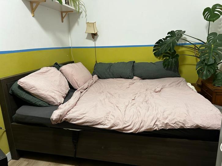 Verstelbaar bed 160x200, donkerbruin hout, incl. topper, Huis en Inrichting, Slaapkamer | Bedden, Gebruikt, Tweepersoons, 160 cm