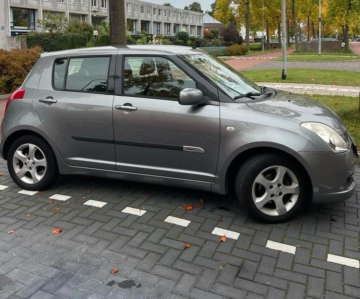 Suzuki Swift 1.3 5D 2007 Zilver (verkocht), Auto's, Suzuki, Particulier, Swift, Benzine, C, Hatchback, Handgeschakeld, Origineel Nederlands