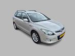 Hyundai i30 CW 1.6i Dynamic Business 1e eig, Trekhaak, Clima, Auto's, Hyundai, Te koop, Zilver of Grijs, Benzine, 550 kg