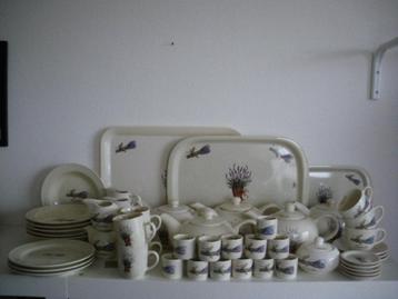 Jet Lavender servies beschikbaar voor biedingen