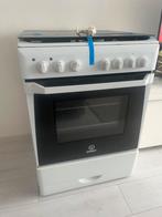 Indesit gasfornuis, Witgoed en Apparatuur, Fornuizen, Ophalen, Gebruikt, 4 kookzones, Gas