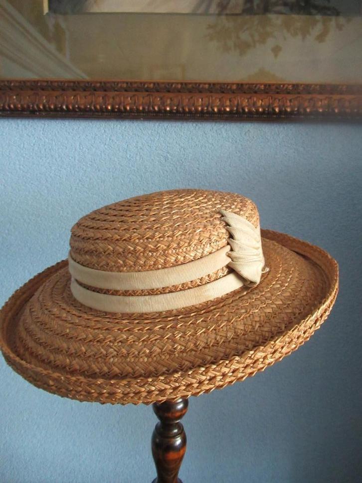 ANTIEK DAMES HOED RIET GEVLOCHTEN verzenden mogelijk, Antiek en Kunst, Antiek | Kleding en Accessoires, Dames, Ophalen