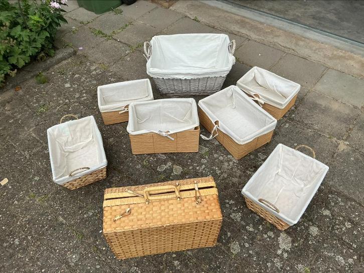 Diverse rieten manden, met voering, Huis en Inrichting, Woonaccessoires | Schalen en Manden, Zo goed als nieuw, Rechthoekig, Riet
