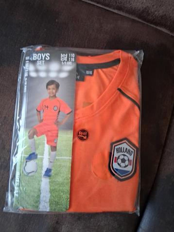 Nieuw Oranje Voetbaltenue Maat 110/116 beschikbaar voor biedingen