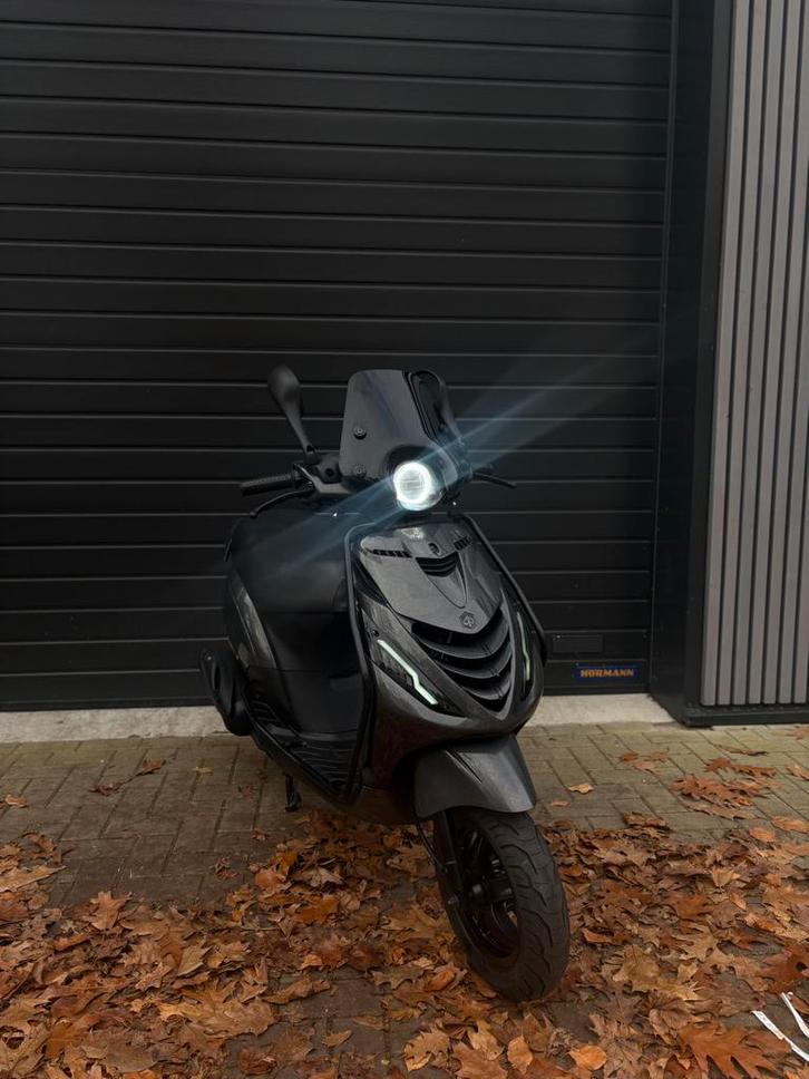 Piaggio zip 1e eigenaar, Fietsen en Brommers, Scooters | Piaggio, Zo goed als nieuw, Zip, Maximaal 45 km/u, Benzine, Ophalen