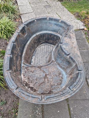 Keurige sierlijke voorgevormde vijver met een fraai formaat
 beschikbaar voor biedingen