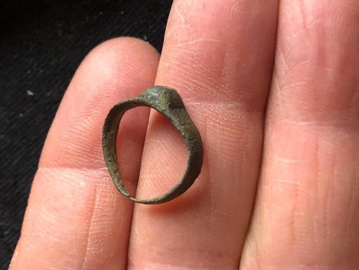 Bodemvondst Romeinse KINDER RING apart item 1800 jr oud., Sieraden, Tassen en Uiterlijk, Antieke sieraden, Ring, Brons, Verzenden