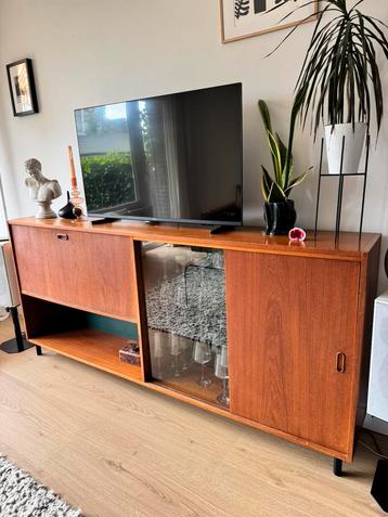 Vintage design mid century dressoir beschikbaar voor biedingen