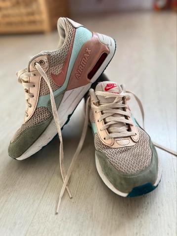 Nike Air Max maat 37 beschikbaar voor biedingen