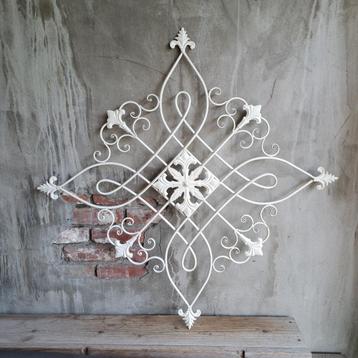 Landelijk metalen ornament wanddecoratie wit 70x70cm*Etage3* beschikbaar voor biedingen