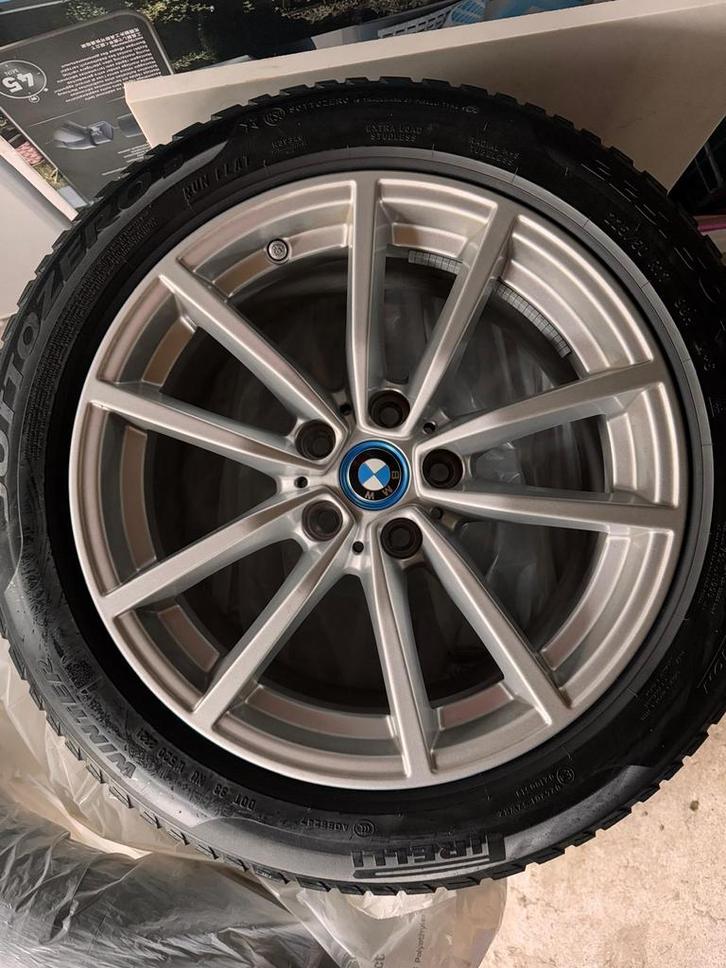 Originele BMW 17 inch velgen met Pirelli winterbanden M/S, Auto-onderdelen, Banden en Velgen, Banden en Velgen, Winterbanden, 17 inch
