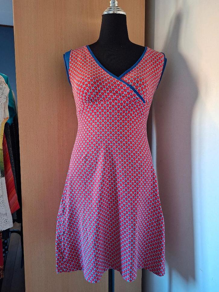 Froy & Dind retro jurk rood/blauwe print maat M (40.), Kleding | Dames, Jurken, Zo goed als nieuw, Maat 38/40 (M), Rood, Boven de knie