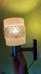 Vintage jaren 60 wandlamp met glazen kap, Ophalen of Verzenden, Gebruikt, Glas