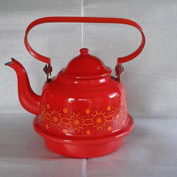 Vintage oranje-rode emaille ketel   decoratie beschikbaar voor biedingen