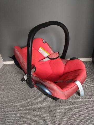 Maxicosi met voetenzak en babyverkleiner beschikbaar voor biedingen