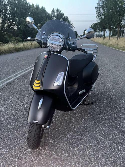 Vespa GTS 300 SuperTech, Motoren, Motoren | Piaggio, Particulier, Scooter, 12 t/m 35 kW, Minimaal motorrijbewijs A2, ABS, LED Verlichting