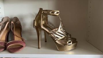 Gouden plateau pumps GUESS MAAT 41 in zeer goede staat beschikbaar voor biedingen