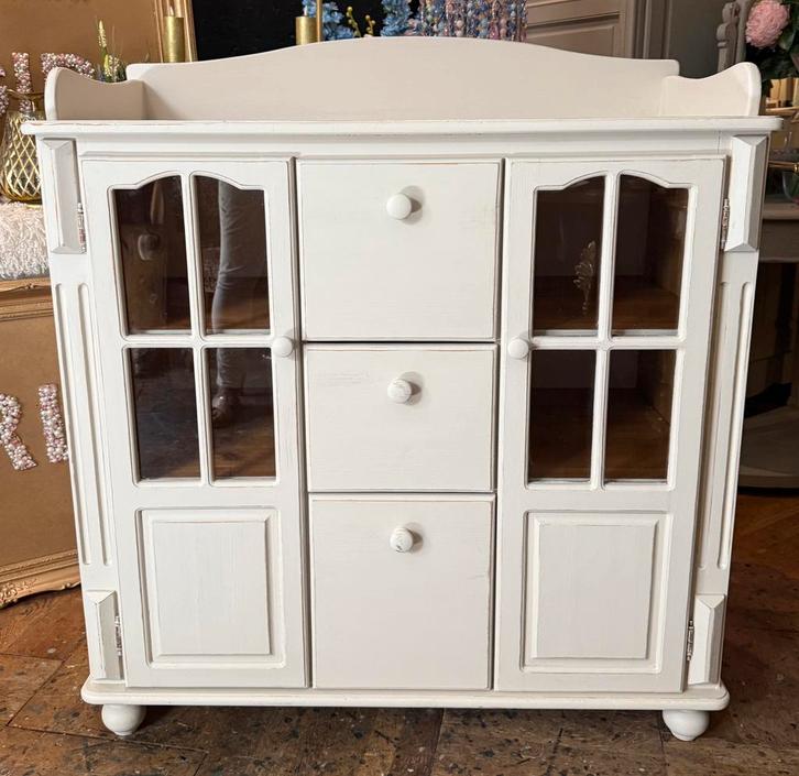 Oude commode in brocante stijl, beige hoge ladecommode VdlM, Kinderen en Baby's, Kinderkamer | Commodes en Kasten, Zo goed als nieuw