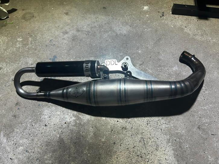 DDL uitlaat 55 slag V2 Special, Fietsen en Brommers, Brommers | Tuning en Styling, Zo goed als nieuw, Ophalen of Verzenden