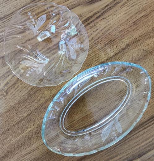Set van 2 glazen schaaltjes met geëtste Lelietjes van Dalen, Antiek en Kunst, Antiek | Glas en Kristal, Ophalen of Verzenden
