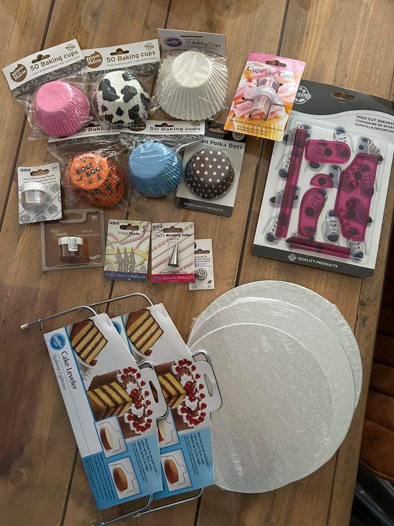 Nieuwe bakspullen alles nog ongeopend in de verpakking, Hobby en Vrije tijd, Taarten en Cupcakes maken, Ophalen, Nieuw, Taarten of Cupcakes