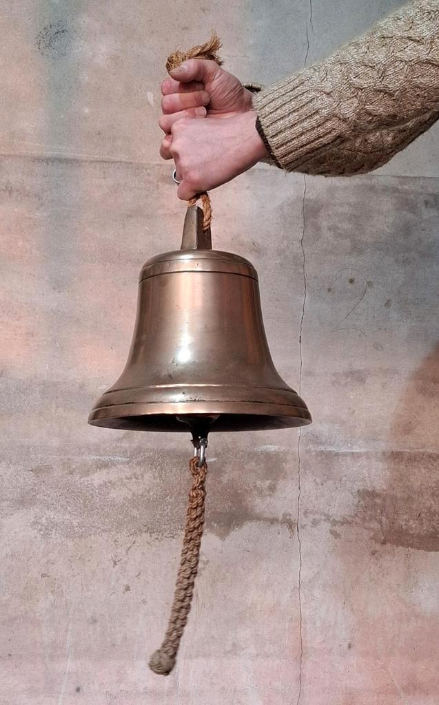 Oude antieke scheepsbel messing grote xxl scheepsantiek, Verzamelen, Scheepvaart, Gebruikt, Overige typen, Motorboot of Zeilboot