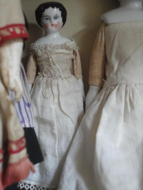 antieke CHINA DOLL pop met ORIGINELE KLEDING, lengte 18 cm, Antiek en Kunst, Antiek | Speelgoed, Ophalen of Verzenden
