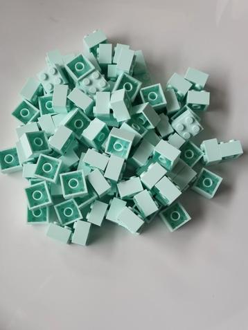 100 nieuwe lego stenen 2x2 Aqua / Heel licht blauw beschikbaar voor biedingen