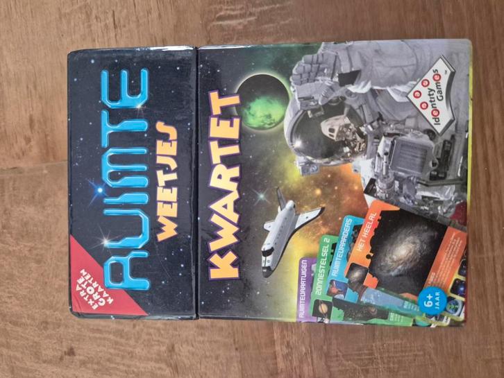 Ruimte Weetjes Kwartet - Leerzaam & Leuk!, Hobby en Vrije tijd, Gezelschapsspellen | Kaartspellen, Zo goed als nieuw, Drie of vier spelers