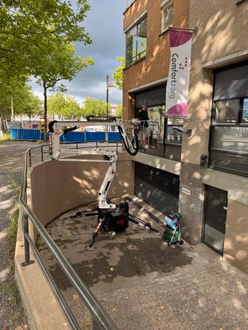 Spinhoogwerker TE HUUR. 14m hoog en 7 meter horizontaal. beschikbaar voor biedingen