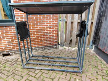 Houtopslag met Dak beschikbaar voor biedingen