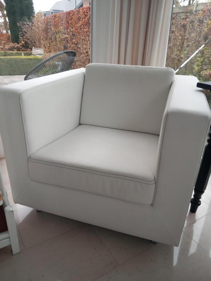 Witte kunstledere fauteuil van Jan Des Bouvrie., Huis en Inrichting, Banken | Sofa's en Chaises Longues, Gebruikt, Eenpersoons
