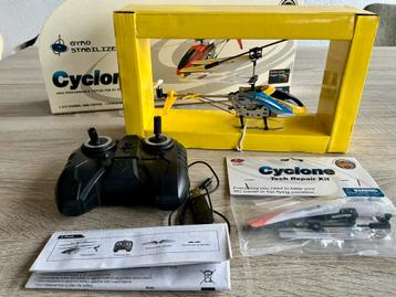 Radiografisch bestuurbare helikopter beschikbaar voor biedingen